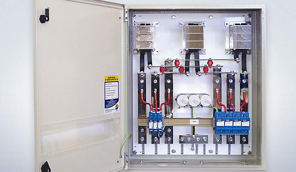 Các thiết bị chống sét bảo vệ các thiết bị được lắp đặt phía sau nó.